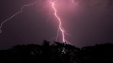 What is lightning? What causes strong lightning in Kerala?