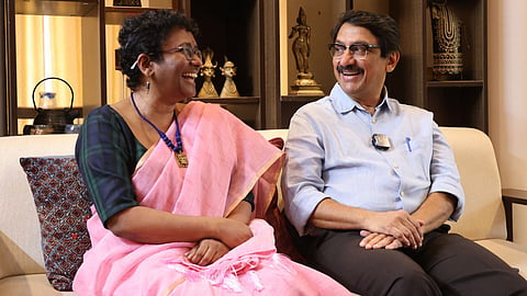 ശാരദ മുരളീധരനും ഡോ. വി വേണുവും 