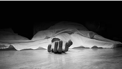 ശനിയാഴ്ച രാത്രി 11 മണിയോടെയാണ് പെണ്‍കുട്ടിയെ മരിച്ച നിലയില്‍ കണ്ടെത്തിയത്.