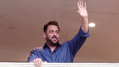 Man threatened Salman Khan apologises