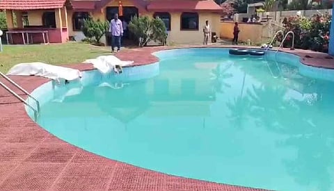 റിസോര്‍ട്ടിലെ സ്വിമ്മിങ് പൂളില്‍  മൂന്ന് യുവതികളുടെ മൃതദേഹം-വിഡിയോ