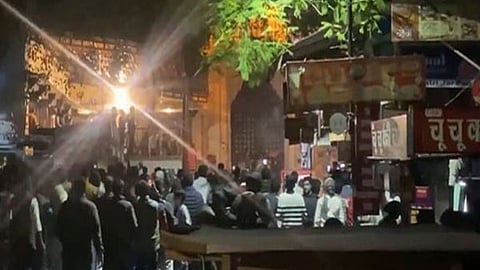 ഉദയ്പൂര്‍ കൊട്ടാരത്തിന് മുന്നിലുണ്ടായ സംഘര്‍ഷം 
