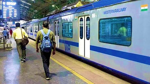 13 ലോക്കല്‍ ട്രെയിനുകള്‍ കൂടി എസി;   'കൂളായി' മുംബൈ സബേര്‍ബന്‍