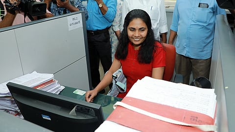 'ഇവിടെയാരും ഒറ്റപ്പെട്ടുപോകില്ല, ഈ സര്‍ക്കാരിന്റെയും നാടിന്റെയും ഉറപ്പാണ്' 