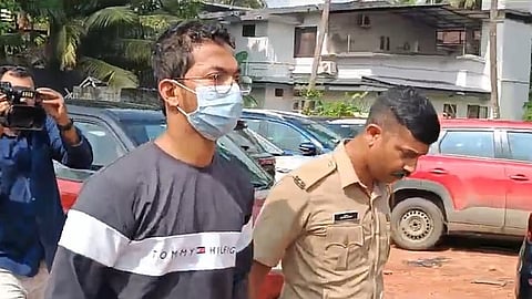 മാരുതി നെക്‌സ ഷോറൂമില്‍ തീയിട്ട് മൂന്ന് കാറുകള്‍ കത്തിച്ചു; സെയില്‍സ്മാന്‍ അറസ്റ്റില്‍