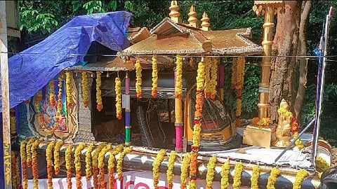  Auto rickshaw carrying Sabarimala pilgrims seized