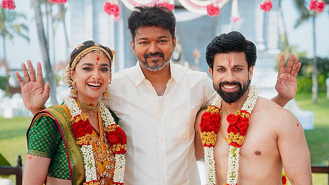 keerthy suresh shared a photo with vijay
