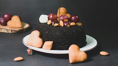 CHRISTMAS PLUM CAKE