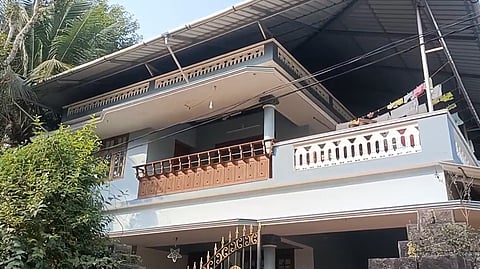 A house was broken, and robbed in Thrissur; gold stolen