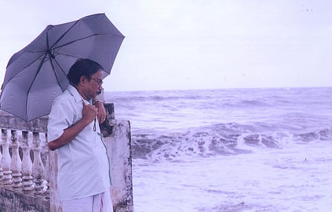 എം.ടി എന്ന ആ സംസ്‌കാരം അസ്തമിച്ചു. മധുരമായൊരു സ്വപ്നത്തിനു തിരശ്ശീല വീണപോലെ...