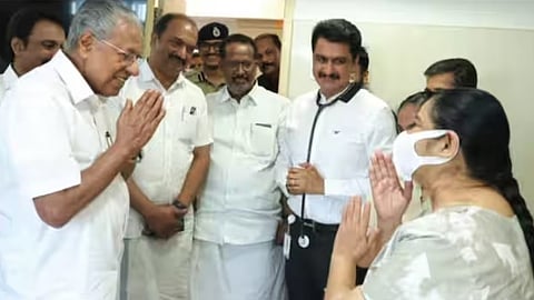 ഉമ തോമസിനെ ആശുപത്രിയില്‍ സന്ദര്‍ശിക്കുന്ന മുഖ്യമന്ത്രി പിണറായി വിജയന്‍
