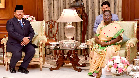 ഇന്തോനേഷ്യന്‍ പ്രസിഡന്റ് പ്രബോവോ സുബിയാന്തോ
യും ഇന്ത്യന്‍ പ്രസിഡന്റ് ദ്രൗപദി മുര്‍മുവും
