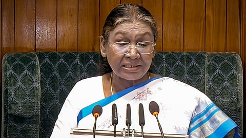 'മൂന്നാം മോദി സര്‍ക്കാരിന് മൂന്നിരട്ടി വേഗം', നേട്ടങ്ങള്‍ എണ്ണിപ്പറഞ്ഞ് രാഷ്ട്രപതി; ബജറ്റ്‌ 
സമ്മേളനത്തിന് തുടക്കം