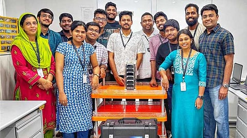 ഹെക്‌സ് 20 'നിള' ടീം അംഗങ്ങള്‍
