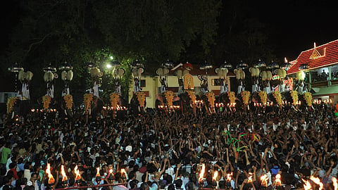 Arattupuzha pooram: കാശി ക്ഷേത്രം വരെ നേരത്തേയടയ്ക്കും, മുപ്പത്തിമുക്കോടി ദേവകള്‍ വൈകുണ്ഡത്തില്‍; അറിയാം ആറാട്ടുപുഴ പൂരത്തിന്റെ ചടങ്ങുകള്‍