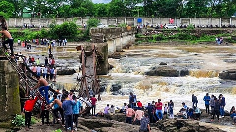 Bridge collapses