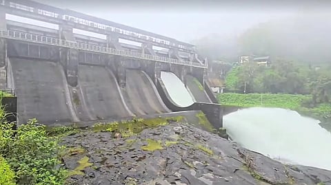 sholayar dam  