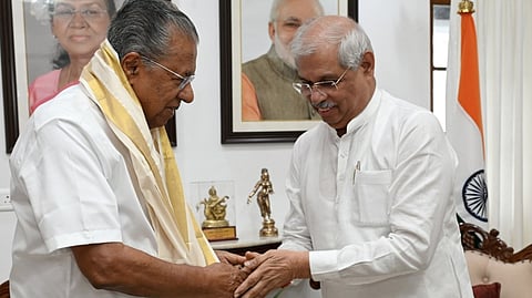 Pinarayi Vijayan, Governor Rajendra Arlekar  