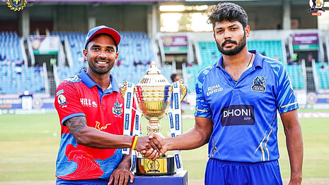 Kollam captain Sachin Baby and Kochi captain Saly Samson with the KCL trophy