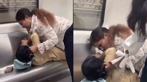 clash between two ladies inside Delhi Metro train
