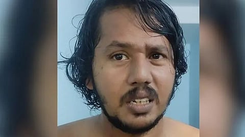 Attempt to kill student by slitting his throat in the middle of the road