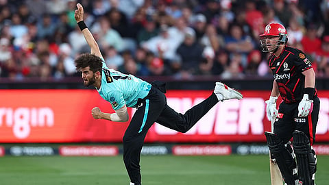 shaheen afridi removed from attack for dangerous bowling 