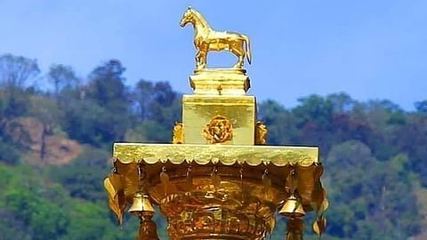 SIT produces 'Vaji' vehicle, recovered from Sabarimala Tantri's house, in court