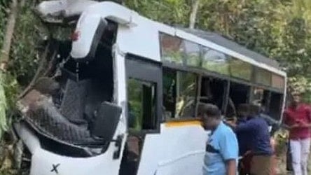 ഗൂഗിള്‍ മാപ്പ് നോക്കി ഓടിച്ചു; ഇടുക്കിയില്‍ വിനോദ സഞ്ചാരികളുടെ ബസ് മറിഞ്ഞ്  18 പേര്‍ക്ക് പരിക്ക്