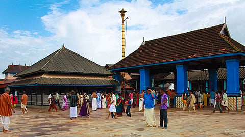 Ensure Chottanikkara Bhagavathy Temple premises are clean: Kerala HC to CDB
