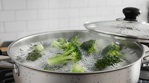 Boiling broccoli