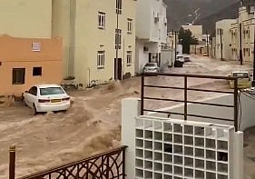 Flash Floods Kill Two, Strand Dozens as Oman Issues New Alerts