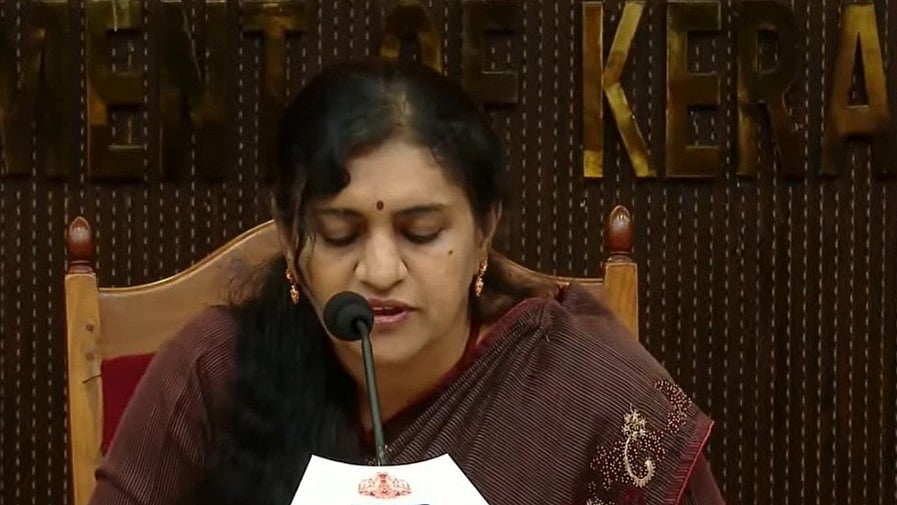 എസ്എസ്എല്‍സി ഫലം പ്രഖ്യാപിച്ച് 1986-ലെ റാങ്കുകാരി; അപൂര്‍വ്വ നിമിഷത്തിന് സാക്ഷിയായി കേരളം