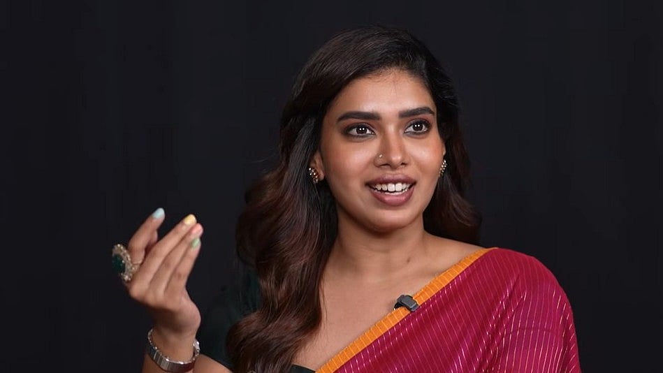 പഠനത്തിനായി ഭക്ഷണം പോലും ഉപേക്ഷിച്ചിരുന്നു; സ്കൂൾ കാലത്തെ ഓർമ്മകൾ പങ്കുവെച്ച് ദുഷാര വിജയൻ