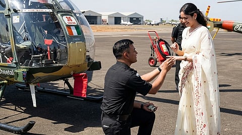 Army pilot proposes to girlfriend after passing-out parade