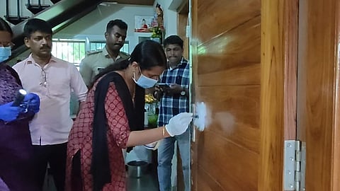 Thief breaks into locked house