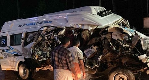 Traveler and tripper lorry collide in Malappuram; Two dead, several injured