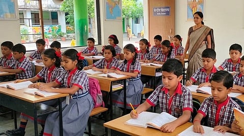 Sanskrit is mandatory in Kendriya Vidyalayas; Classes should be divided on the basis of the third language; In which classes will the three-language policy bring about change?