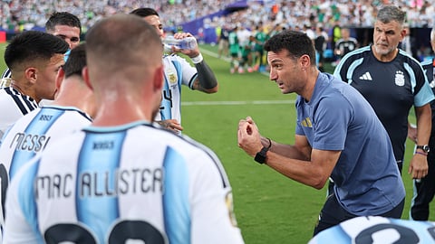 Lionel Scaloni in training time