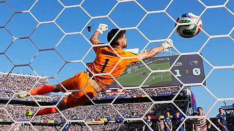 United States' Malik Tillman (17) scores their second goal from a free kick during the World Cup round of 32 soccer match between the United States and Bosnia 