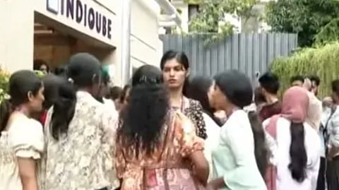 Mass layoff of employees;  employees receive advance salaries