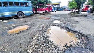 Potholes at Sakthan Nagar 