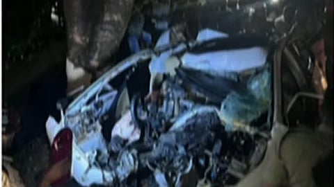 Four people died after car hit a tree in Kannur 