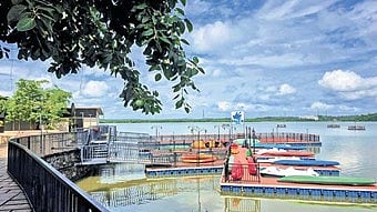 Pullooppi Kadavu 