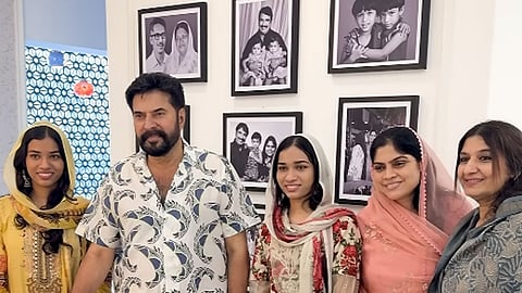 Mammootty with the family of Cochin Haneefa