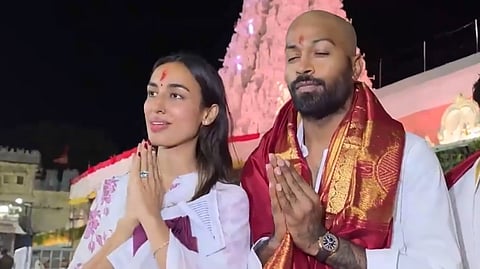 Hardik Pandya goes bald offers prayers at tirupati temple with girlfriend Mahieka