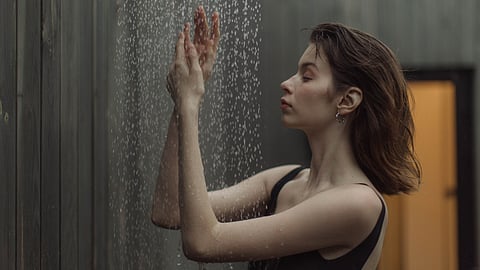 Is it neccessary to have bath everyday in monsoon