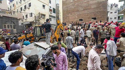 delhi building collapse