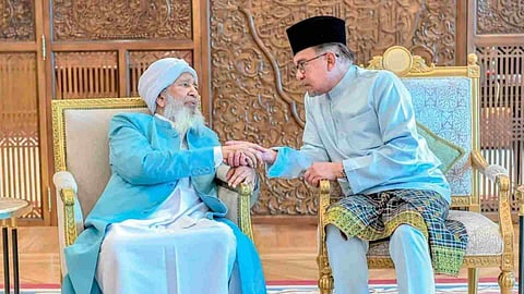 kanthapuram with malaysia president