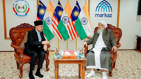 Anwar Ibrahim receives a grand welcome at Markaz; holds a special meeting with Kanthapuram.