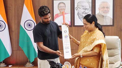 Delhi CM Rekha Gupta Meets Sanju Samson, Congratulates Him On Joining 'Team Delhi'